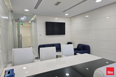 Oficiu de închiriat în Business Bay, Dubai, EAU 87.2 mp.  №621993 - poză 1