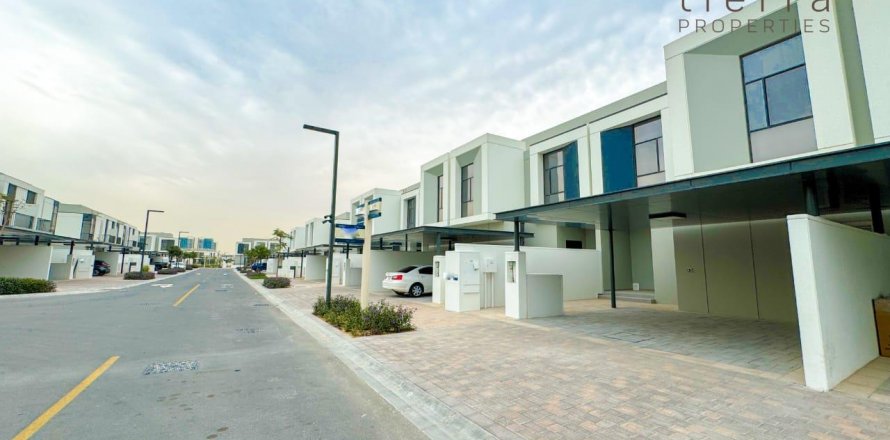Vilë në Al Furjan, Dubai, Emiratet e Bashkuara Arabe 3 dhoma gjumi, 255 m2. № 574864