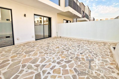 Villa in Dubai South (Dubai World Central), UAE 3 bedrooms, 185 sq.m. № 590291 - photo 1