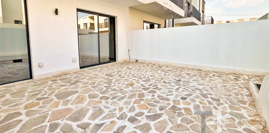 Villa in Dubai South (Dubai World Central), UAE 3 bedrooms, 185 sq.m. № 590291