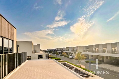 Villa in Dubai South (Dubai World Central), UAE 3 bedrooms, 185 sq.m. № 590291 - photo 22