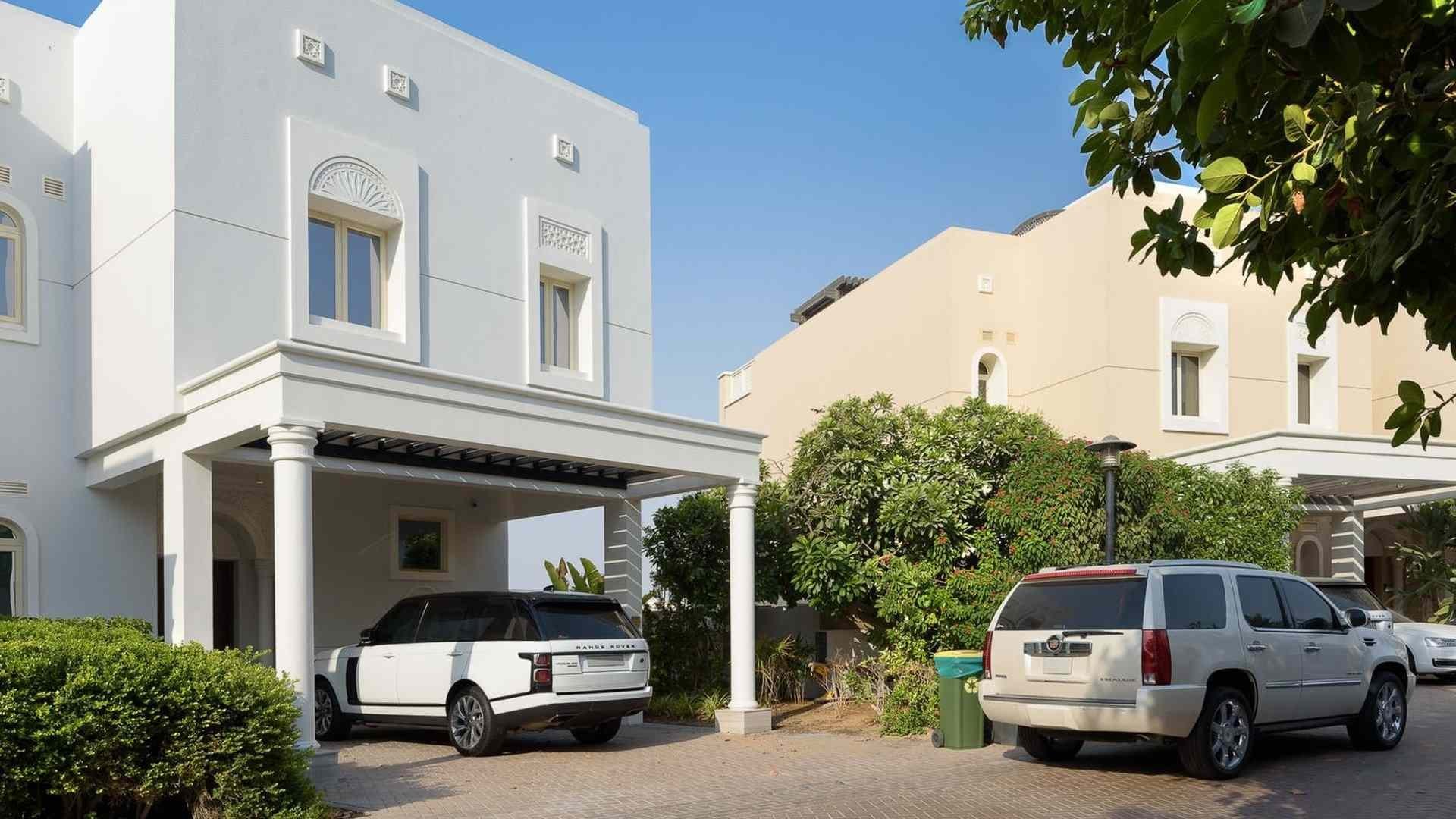 MONTGOMERIE MAISONETTES