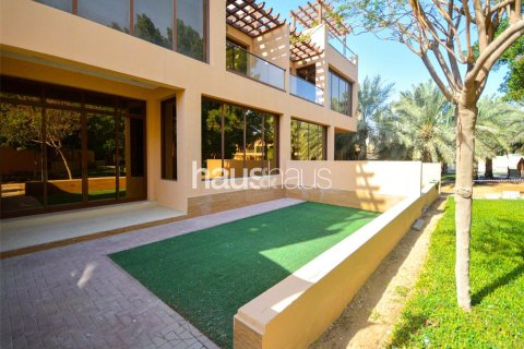 Shtëpi në qytet në Jumeirah Islands, Dubai, Emiratet e Bashkuara Arabe 4 dhoma gjumi, 312 m2. № 626250 - Foto 2