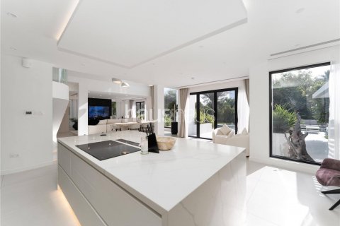 Villa in Jumeirah Islands, Dubai, UAE 4 bedrooms, 466 sq.m. № 626251 - photo 8