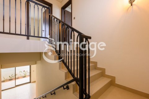 Řadový dům v Khalifa City, Abu Dhabi, SAE 3 ložnice, 253.6 m² Č.: 550237 - fotografie 8