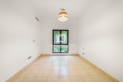 Apartment in Old Town, Dubai, UAE 2 bedrooms, 131 sq.m. № 592995 - photo 23