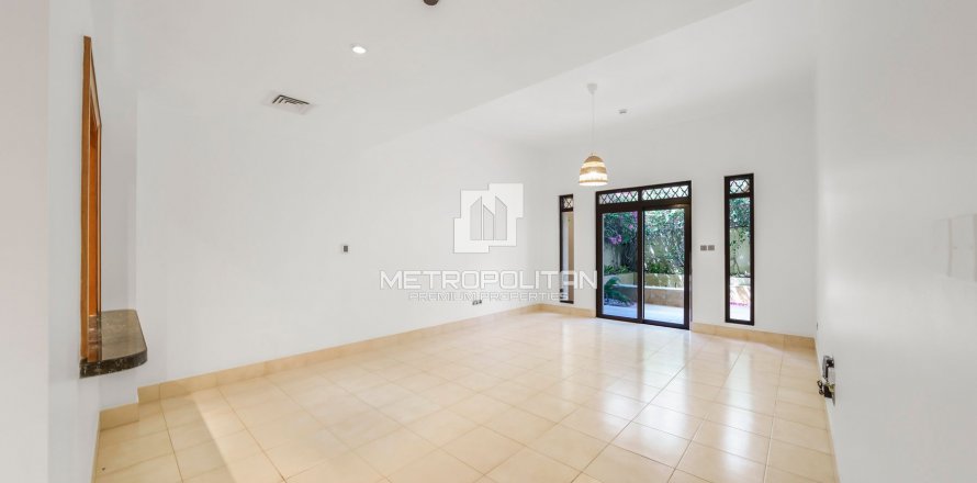Apartment in Old Town, Dubai, UAE 2 bedrooms, 131 sq.m. № 592995