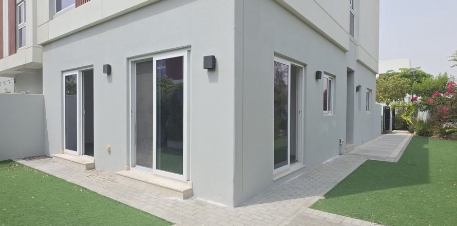 Řadový dům v Dubai, SAE 4 ložnice, 253.9 m² Č.: 624738