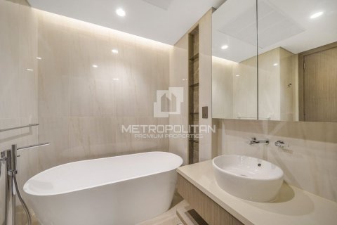 Apartment in Business Bay, Dubai, UAE 2 bedrooms, 121 sq.m. № 593506 - photo 11