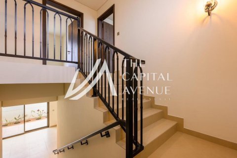 Villa in Khalifa City, Abu Dhabi, UAE 4 bedrooms, 317 sq.m. № 604825 - photo 11