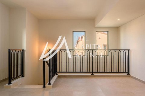 Villa in Khalifa City, Abu Dhabi, UAE 4 bedrooms, 317 sq.m. № 604825 - photo 4