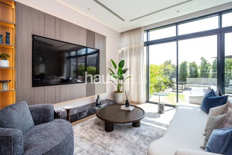 Βίλα σε Jumeirah Golf Estates, Dubai, ΗΑΕ 3 υπνοδωμάτια, 178 τ.μ. Αρ. 626779 - φωτογραφία 1