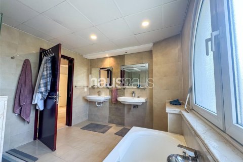 Vilë në Dubai Investment Park, Emiratet e Bashkuara Arabe 5 dhoma gjumi, 891 m2. № 626755 - Foto 6
