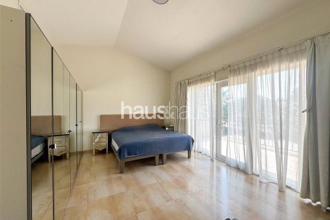 Vilë në Dubai Investment Park, Emiratet e Bashkuara Arabe 5 dhoma gjumi, 891 m2. № 626755 - Foto 4