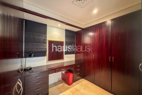 Vilë në Dubai Investment Park, Emiratet e Bashkuara Arabe 5 dhoma gjumi, 891 m2. № 626755 - Foto 7