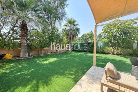 Vilë në Dubai Investment Park, Emiratet e Bashkuara Arabe 5 dhoma gjumi, 891 m2. № 626755 - Foto 1