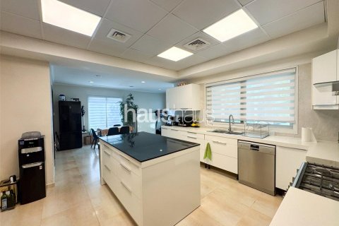 Vilë në Dubai Investment Park, Emiratet e Bashkuara Arabe 5 dhoma gjumi, 891 m2. № 626755 - Foto 11