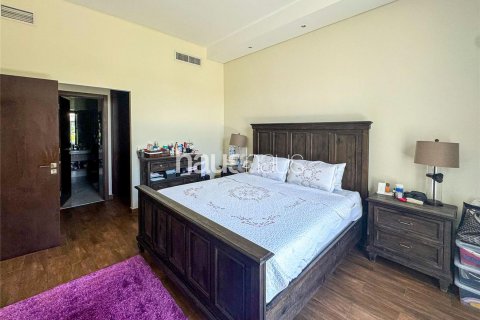 Villa in Motor City, Dubai, UAE 5 bedrooms, 452 sq.m. № 626778 - photo 11