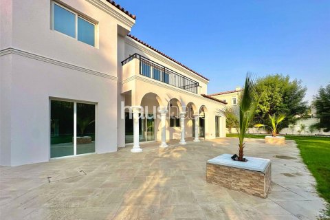 Vila di Dubai Investment Park, UAE 5 bilik tidur, 577 meter persegi № 625442 - foto 4