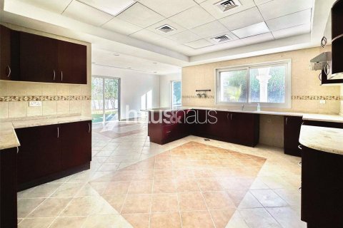 Vila di Dubai Investment Park, UAE 5 bilik tidur, 577 meter persegi № 625442 - foto 8