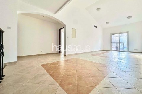 Vila di Dubai Investment Park, UAE 5 bilik tidur, 577 meter persegi № 625442 - foto 9