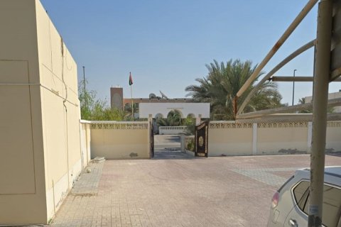 Commercial property in Al Bahia, Abu Dhabi, UAE 7 bedrooms, 2000 sq.m. № 594952 - photo 5