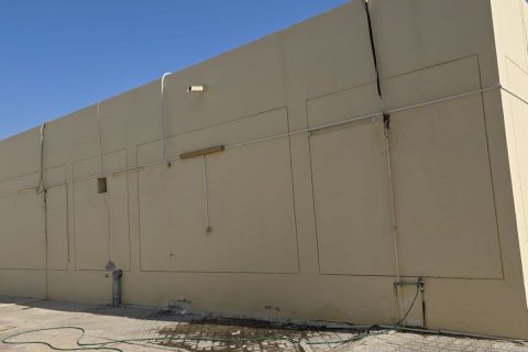 Commercial property in Al Bahia, Abu Dhabi, UAE 7 bedrooms, 2000 sq.m. № 594952 - photo 10