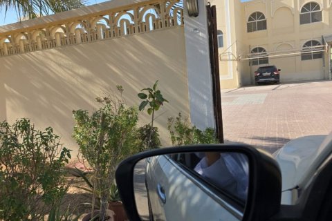 Commercial property in Al Bahia, Abu Dhabi, UAE 7 bedrooms, 2000 sq.m. № 594952 - photo 9