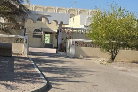 Commercial property in Al Bahia, Abu Dhabi, UAE 7 bedrooms, 2000 sq.m. № 594952 - photo 6