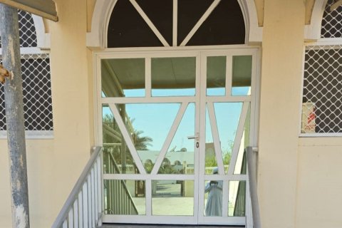 Commercial property in Al Bahia, Abu Dhabi, UAE 7 bedrooms, 2000 sq.m. № 594952 - photo 2