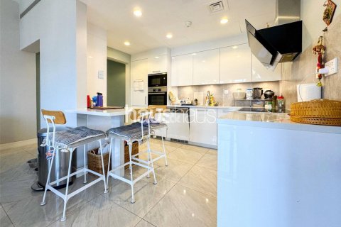 Apartemen di Greens, Dubai, UEA 3 kamar tidur, 193 m2 nomor 625728 - foto 1