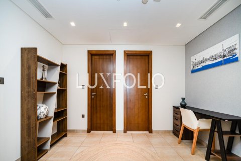 Apartment in Palm Jumeirah, Dubai, UAE 3 bedrooms, 227 sq.m. № 627779 - photo 14