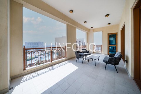Apartment in Palm Jumeirah, Dubai, UAE 3 bedrooms, 227 sq.m. № 627779 - photo 6