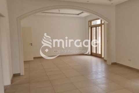 Villa para arrendamento em Al Raha Golf Gardens, Abu Dhabi, EAU 5 quartos, 547.6 m2 № 597116 - foto 3