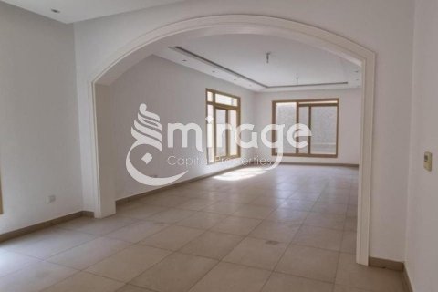 Villa para arrendamento em Al Raha Golf Gardens, Abu Dhabi, EAU 5 quartos, 547.6 m2 № 597116 - foto 1