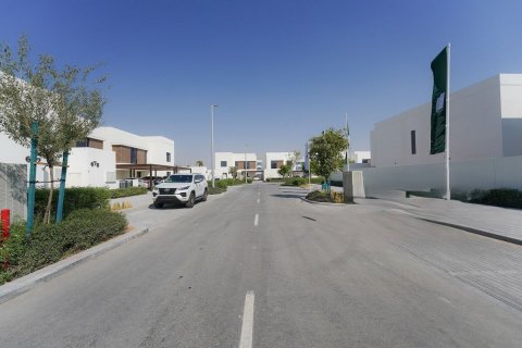 Commercial property on the Yas Island, Abu Dhabi, UAE 3 bedrooms, 205 sq.m. № 594900 - photo 15