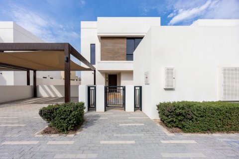 Commercial property on the Yas Island, Abu Dhabi, UAE 3 bedrooms, 205 sq.m. № 594900 - photo 1