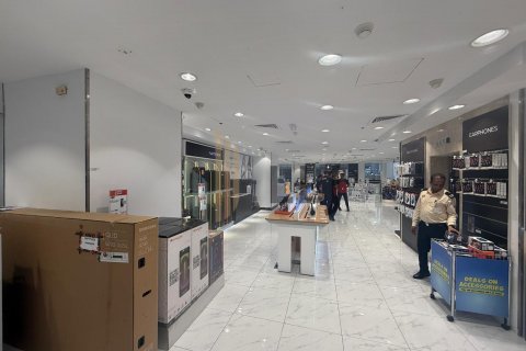 Üürile anda pood asukohaga Hamdan Street, Abu Dhabi, AÜE: 1010 m² Nr 624118 - pilt 19