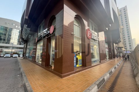Üürile anda pood asukohaga Hamdan Street, Abu Dhabi, AÜE: 1010 m² Nr 624118 - pilt 3