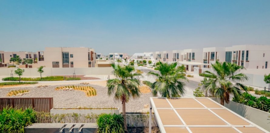 Vilë në Abu Dhabi, Emiratet e Bashkuara Arabe 5 dhoma gjumi, 1199.9 m2. № 551931