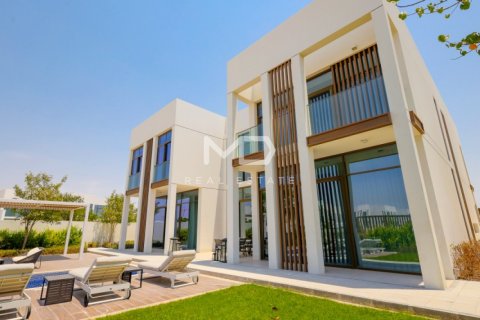 Vilë në Abu Dhabi, Emiratet e Bashkuara Arabe 5 dhoma gjumi, 1199.9 m2. № 551931 - Foto 11