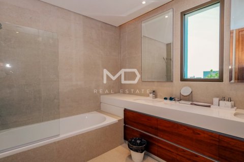 Vilë në Abu Dhabi, Emiratet e Bashkuara Arabe 5 dhoma gjumi, 1199.9 m2. № 551931 - Foto 25