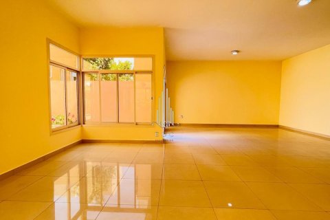 Vila v Muroor Area, Abu Dhabi, SAE 5 ložnice, 464.5 m² Č.: 591791 - fotografie 5