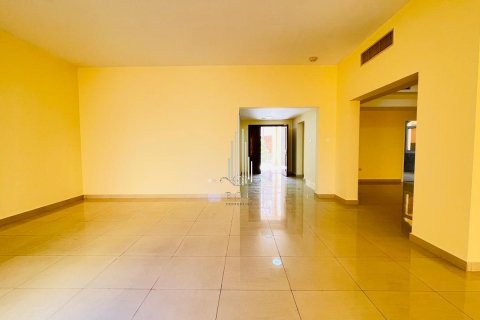 Vila v Muroor Area, Abu Dhabi, SAE 5 ložnice, 464.5 m² Č.: 591791 - fotografie 11