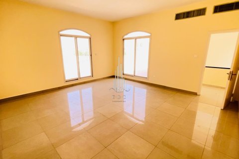 Vila v Muroor Area, Abu Dhabi, SAE 5 ložnice, 464.5 m² Č.: 591791 - fotografie 13