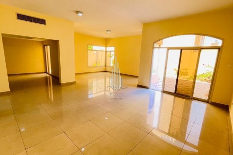 Vila v Muroor Area, Abu Dhabi, SAE 5 ložnice, 464.5 m² Č.: 591791 - fotografie 2