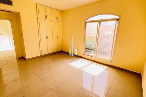 Vila v Muroor Area, Abu Dhabi, SAE 5 ložnice, 464.5 m² Č.: 591791 - fotografie 16