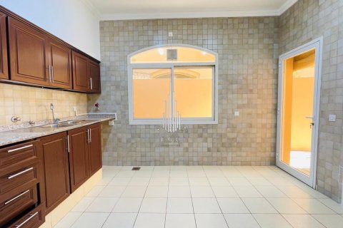 Vila v Muroor Area, Abu Dhabi, SAE 5 ložnice, 464.5 m² Č.: 591791 - fotografie 21