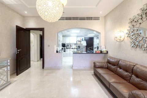 Villa in Meadows, Dubai, UAE 6 bedrooms, 457 sq.m. № 625814 - photo 6
