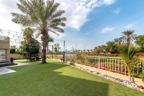 Villa in Meadows, Dubai, UAE 6 bedrooms, 457 sq.m. № 625814 - photo 25